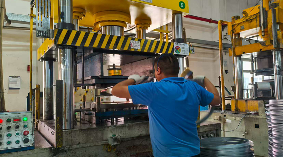 金環(huán)電器的滾筒干衣機(jī)如何適應(yīng)游艇、輪船等特殊海洋環(huán)境，確保高安全性和穩(wěn)定性？