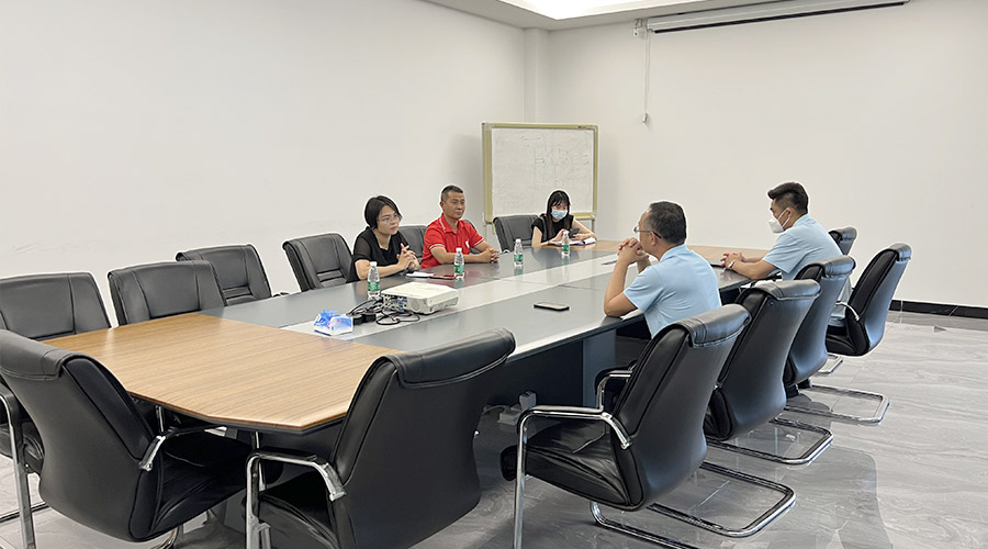 排憂難 提信心！鶴城鎮(zhèn)書記蒞臨金環(huán)電器開展暖企活動