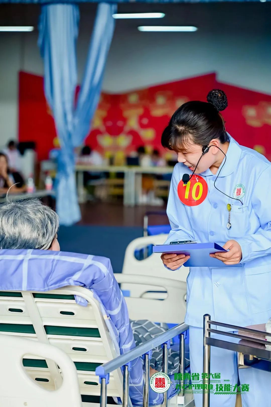 頤悅養(yǎng)老公司的李露露，你是好樣的！